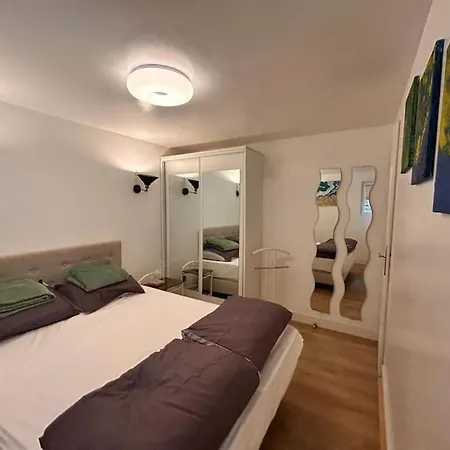 Apartment Appt T2 A 10 M De La *